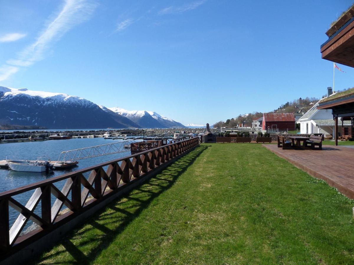 Solstrand Fjord Holiday Eidsvåg Екстериор снимка